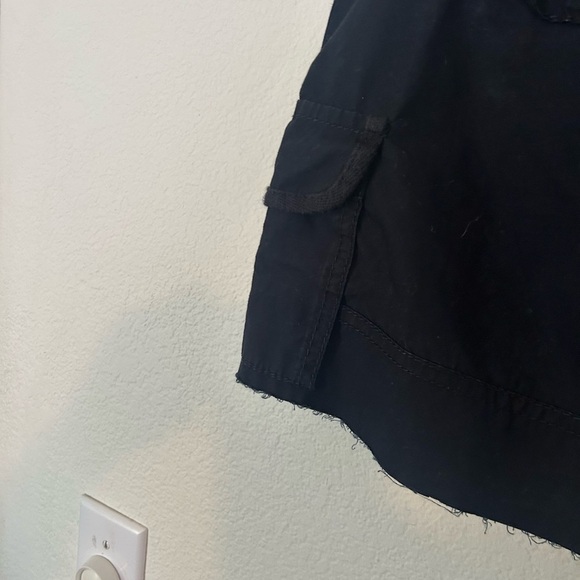 Y2K Old Navy Ultra Low Waist Black Cargo Skirt Size 10 Raw Hem - Picture 7 of 9
